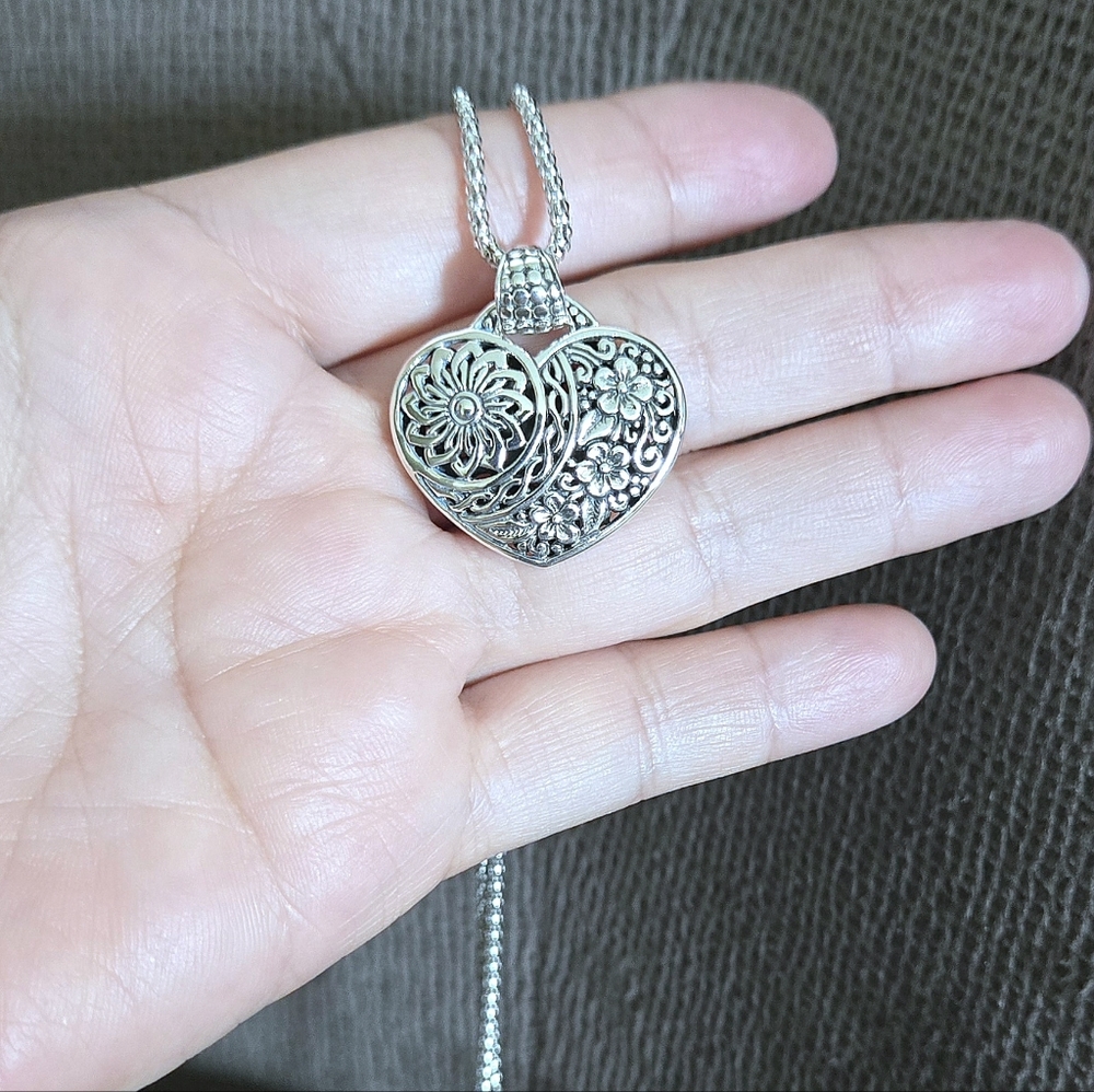 Annika Witt Sterling Silver🤍 Scroll📜 Heart❤ Pendant Necklace - NWT - Picture 13 of 16